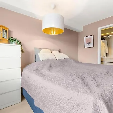 Demims Centre - Parking Apartment